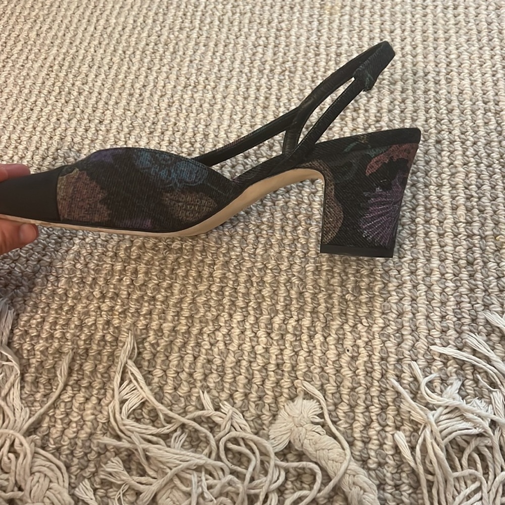 The Most Beautiful, Go With Everything Chanel Pump - image 5